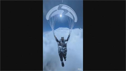 中國滑翔傘玩家遇「雲吸」奇蹟生還　被質疑部分片段造假