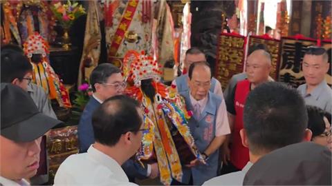 鬼門關！嘉義城隍夜巡祈福　卓榮泰接駕抬轎參與民俗盛典