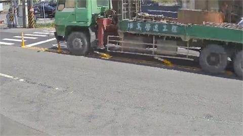 堪稱「最倒楣防撞桿」 台南仁德"防撞軟桿"半個月三度被車輾