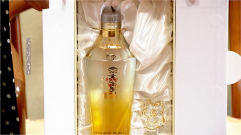 新版立院紀念酒亮相！　玻璃瓶搭配梅花主視覺超搶眼