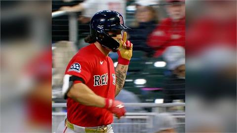 MLB(影)／不滿球迷要他「去自殺」！紅襪球星杜蘭「金杜蘭」比中指回應引發爭議