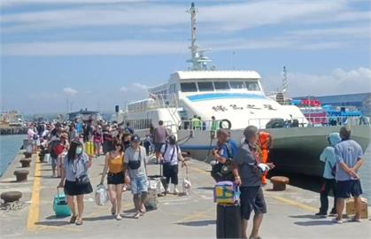 熱帶性低壓致海象不佳！　明往返綠島、蘭嶼多船班宣布停航