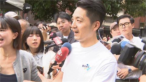 阿婆激動下跪陳情！沈伯洋秒承諾解決「這爭議」　蔣萬安傲慢反應曝光
