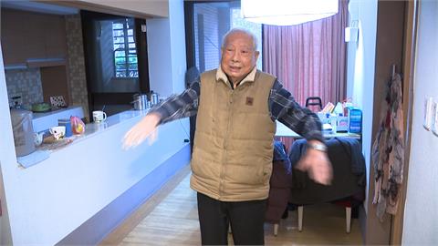 99歲銀髮族每天百下伏地挺身 分享長壽秘訣