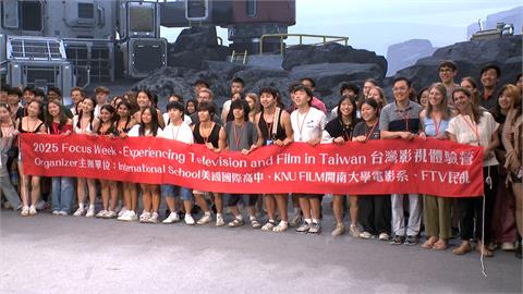 震撼感受國際級"虛擬攝影棚"美國高中生跨海來台參加"台灣影視體驗營