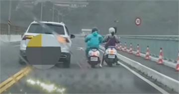 花蓮大橋機車遇強風搖晃！轎車當「行動擋風牆」並行　暖心畫面曝光