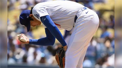 MLB／大谷翔平帶傷「二刀流」出戰影響表現？總教練羅伯斯回應手指出血、膝傷狀況