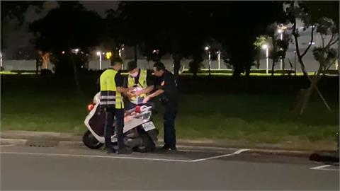 有狗角！草叢GANK騎士害自撞　「捕狗大隊抓不到」超會躲
