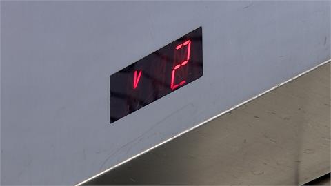 7旬爸媽住2F被鄰居要求少搭電梯　子女見公告怒反擊