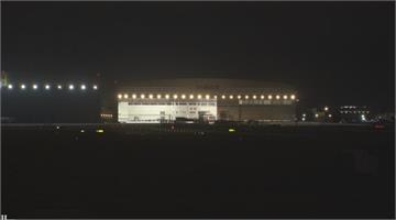 夜線／首批武漢台灣人深夜抵台 救護車、化學兵、軍車戒備