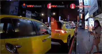 計程車見路人招手攔車急切右！後方騎士氣得長按喇叭　網：惱羞成怒