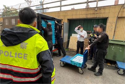 快新聞／中部地區最大金額！南屯警方荷槍護鈔　億元現金安全入庫