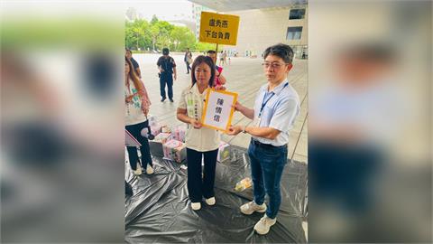 中聯油脂毒油事件延燒　陳怡潔赴台中市政府抗議　批盧秀燕「食安治理失靈」