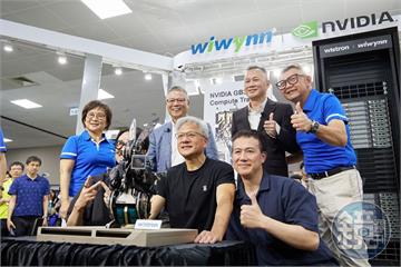 億元護仁來瘋2／黃仁勳逛電腦展攤位把關好嚴格　表現不佳明年就無緣