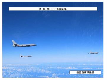 囂張！中國「轟-6機」3架次飛經日本沖繩　自衛隊戰機升空因應