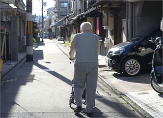 擔心三高少吃肉就對了？   她「早餐只饅頭配咖啡」差點肌少症
