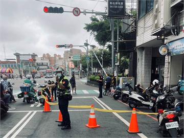 快新聞／颱風小犬來襲颳強風！彰化市公所旁路燈倒塌　吊車急前往吊掛