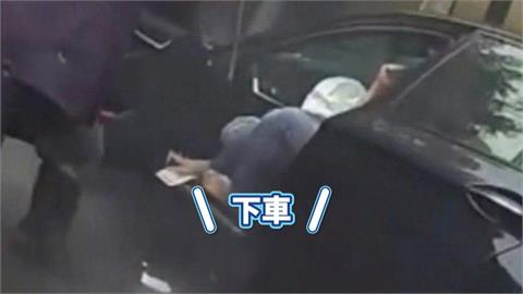 台中東區警力荷槍十幾人圍一車　場面驚險如拍警匪片