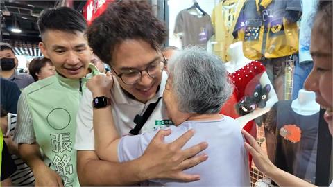 拚基層選票！　沈伯洋鐵人式行程進攻市場、電器展
