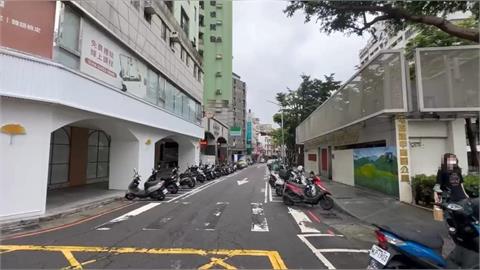 雨彈襲擊台中！民眾直擊逢甲商圈　泡泡大軍狂冒滿地