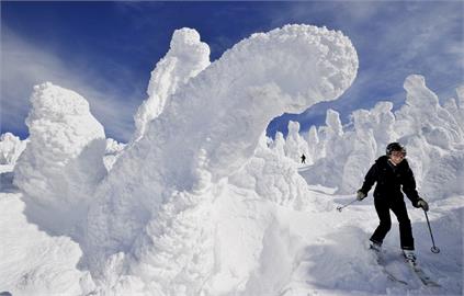 台人赴日賞雪「跌2.5公尺雪洞」！親曝「生死經歷」⋯越想脫困跌越深