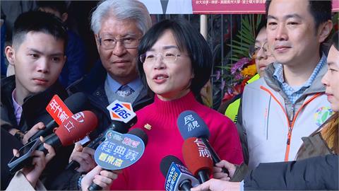 快新聞／合體賴清德走春「蘇巧慧鐵人行程參拜12廟宇」 民眾搶合照喊「市長加油」