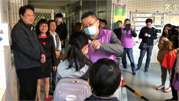 快新聞／校園防疫戰開打 林右昌：家長若太忙，校方會協助發燒學童就醫