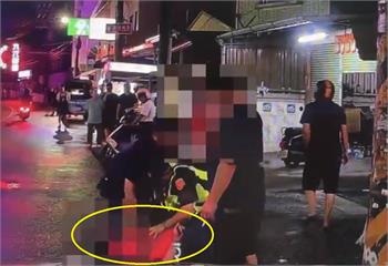 依老賣老「狂噹」年輕酒友　他不爽被訓話持刀怒砍反擊