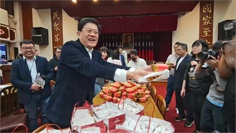 羅明才發雞排+珍奶賀台股3萬點 被酸幫鄭麗文洗白