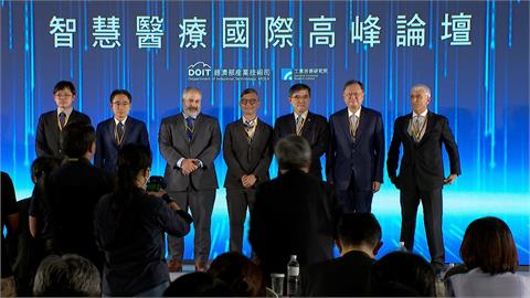 智慧醫療商機大！　工研院展示AI醫療助理、手術機器人