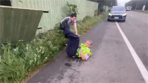 強陣風吹倒鐵皮圍籬 麥寮駐衛警遭壓倒
