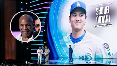 MLB(影)／翔平是男的？拳王泰森頒獎給大谷翔平卻不認識他「小聲發問」秒爆紅