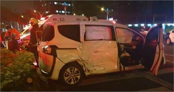 凌晨奪命瞬間！19歲BMW駕駛闖紅燈猛撞計程車　6人受傷送醫