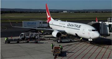 客機爆「蟲蟲危機」！旅客17小時航班遭咬成噩夢　航空公司致歉