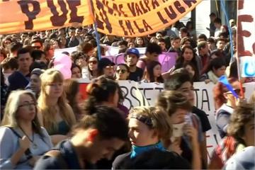 反大學變學店 智利數十萬學生示威爆衝突