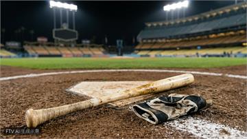 MLB／皇家一壘手右手受傷退場　疑揮棒導致鉤骨受損