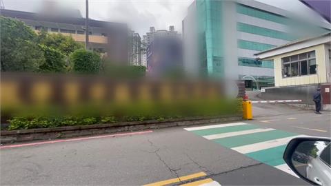 女學生腳剛上校車就關車門　左腳遭輾「賠償金談不攏」
