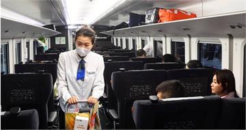 夫妻亂坐高鐵商務車廂對號座　他秒檢舉：掏錢啊