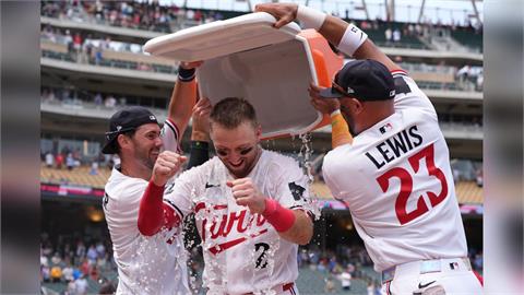 MLB(影)/火箭人之子終極再見滿貫砲!雙城百年罕見神劇本震撼全場