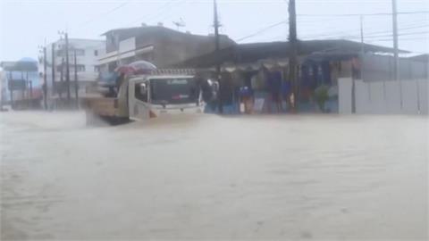 泰國、大馬暴雨傳在泰台商5失聯　「天琴」虐菲國災民困屋頂