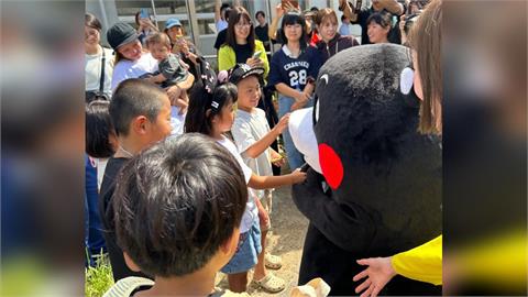 熊本強震「地層位移全都錄」　熊本熊睽違19天上工撫慰災民