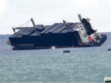 快新聞／外籍貨櫃船高雄港外「進水傾斜」　船長棄船「19人獲救」