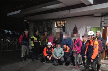 深夜搜山救援　7登山客南投小出山迷路受困