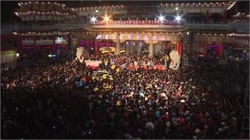 台南鹿耳門聖母廟迎春牛 70萬人參與盛況空前