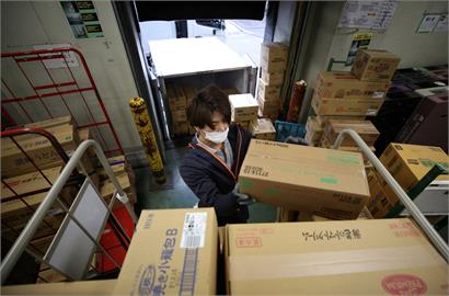 新勞動法上路恐缺工　日本貨運業出奇招