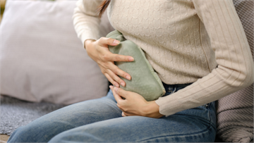 青少年嚴重經痛恐是「子宮內膜異位症」警訊！ 醫揭對生育影響：恐使流產、早產風險提高