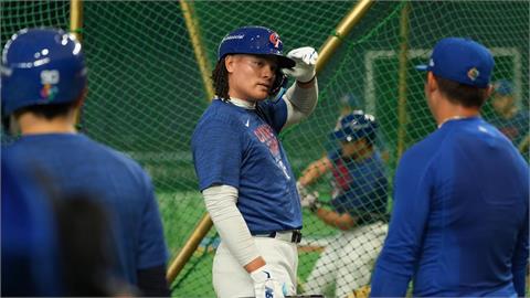 經典賽／台澳首戰張育成「轟第1安」！上壘「握手腕」陳傑憲親曝背後含意