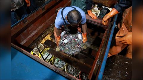 中國漁船越界捕撈　南韓海警強硬驅逐91艘、查扣1艘