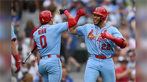 MLB(影)/出道即巔峰?紅雀菜鳥初登板三響砲震驚球界遇「17支0大低潮」終敲安