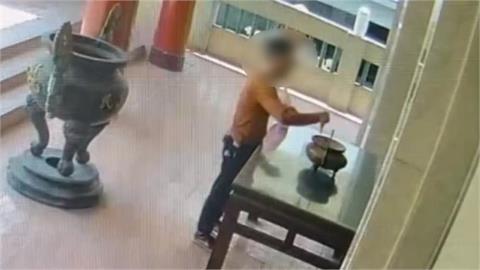 彰化怪男闖廟宇「倒插香、埋剪刀」全被拍！被逮竟瞎喊：不想跟神明有接觸